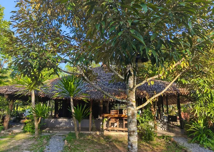 Baan Farang Homestay Phra Saeng